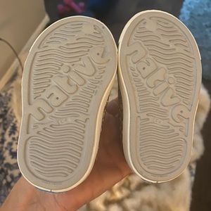 Native toddler shoe size 4